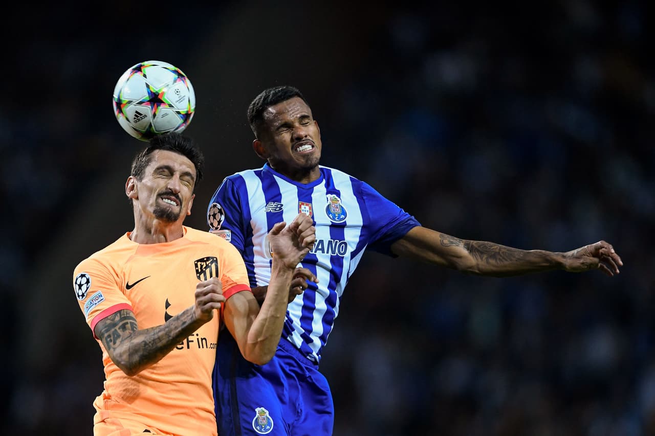 Atlético de Madrid cayó en su visita ante Porto por 2-1 y el Bayer Leverkusen empató de local ante Brujas con un 0-0 para clasificarse los de la Bundesliga a Europa League y eliminar a los españoles.