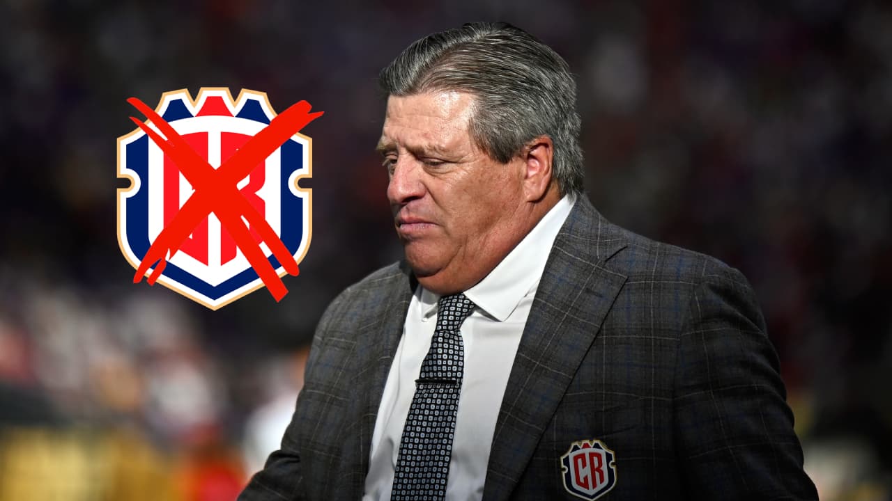 ¿Renuncia a Costa Rica? Herrera responde a los gritos de "¡Fuera Piojo!"