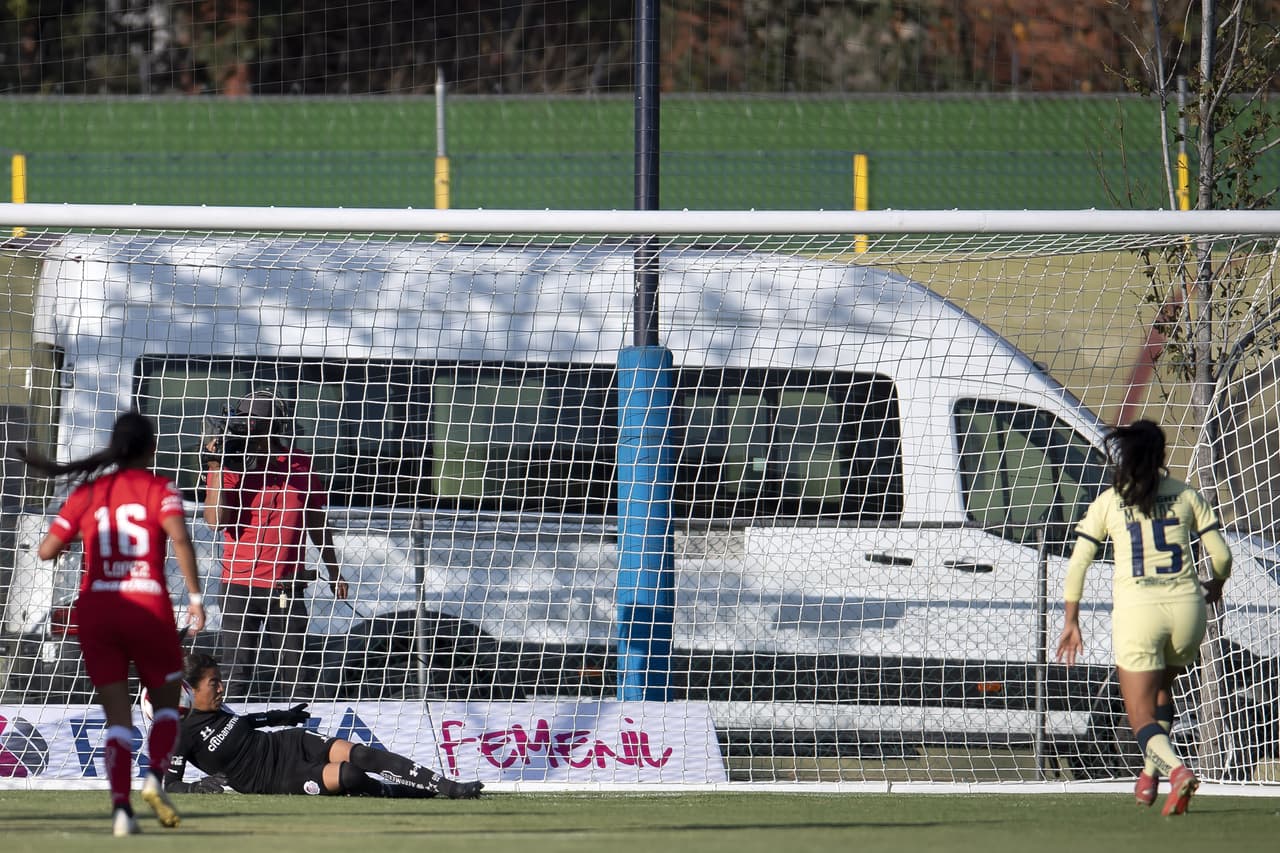 Mayra Fernanda Ríos falló un penal al minuto 77 que pudo ser el empate.