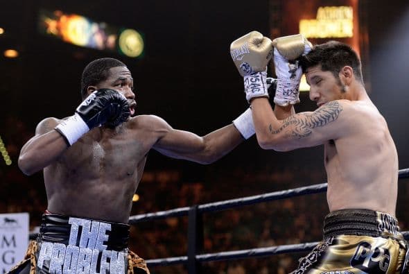 Adrien Broner ganó sin problemas a John Molina Jr.