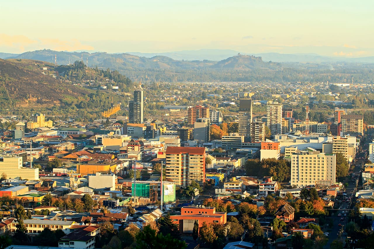 Concepción y Temuco son las sedes más australes del torneo, ciudades históricamente acostumbradas a resistir terremotos y erupciones volcánicas y en las que la lluvia es un compañero habitual en invierno. (FOTO: CIUDAD DE TEMUCO)