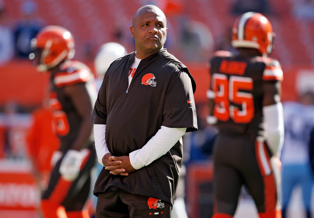 Cleveland despide a su vicepresidente pero mantendrá al coach Hue Jackson
