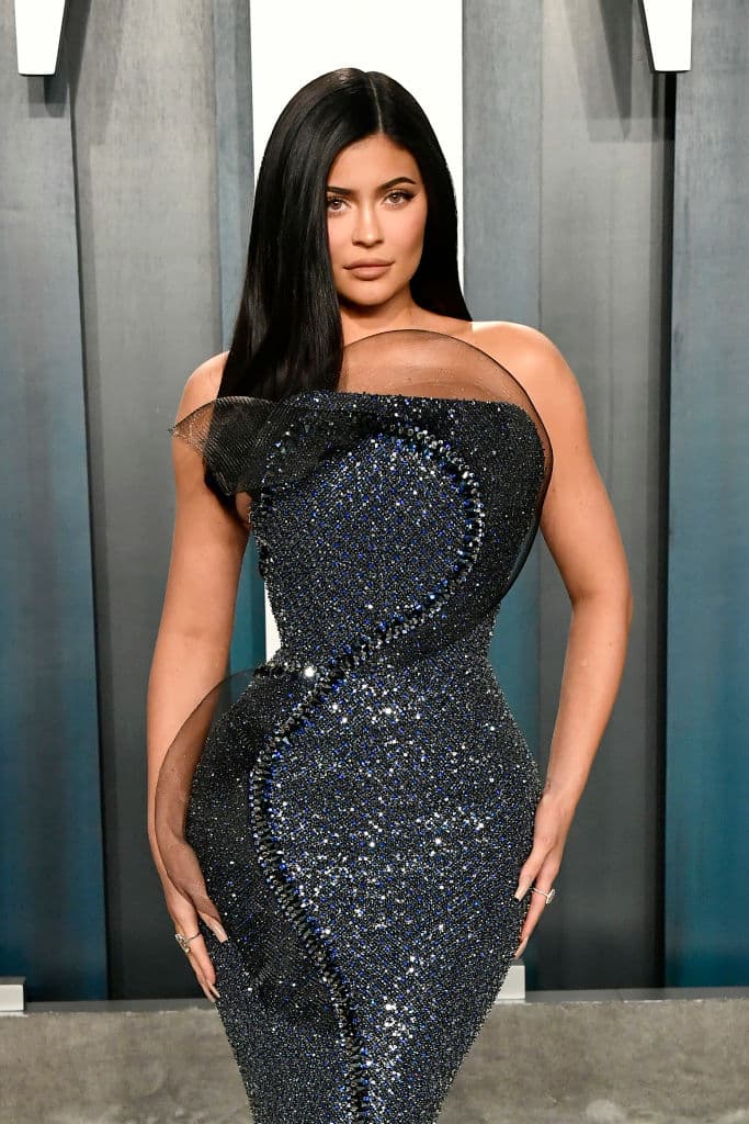 Recibe 1.49 millones de dólares por publicación patrocinada.
<br>