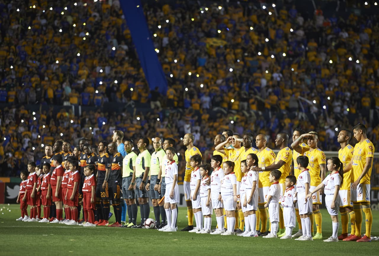 Tigres de la UANL recibían en el Estadio Universitario al Houston Dynamo por la Vuelta de los Cuartos de Final de la Concacaf Champions League 2019, un cotejo al que llegaron con ventaja de 2-0 en el global los felinos.