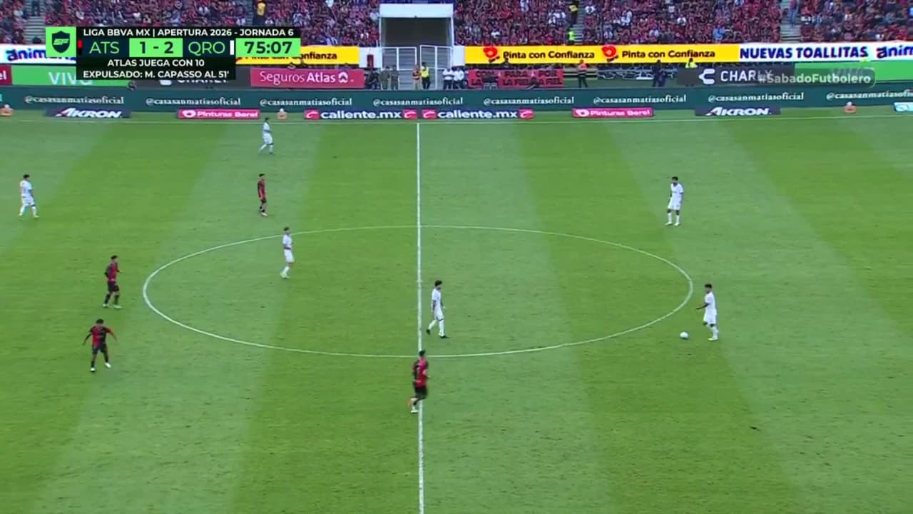 ¡GOL!  anota para Querétaro. Carlo García