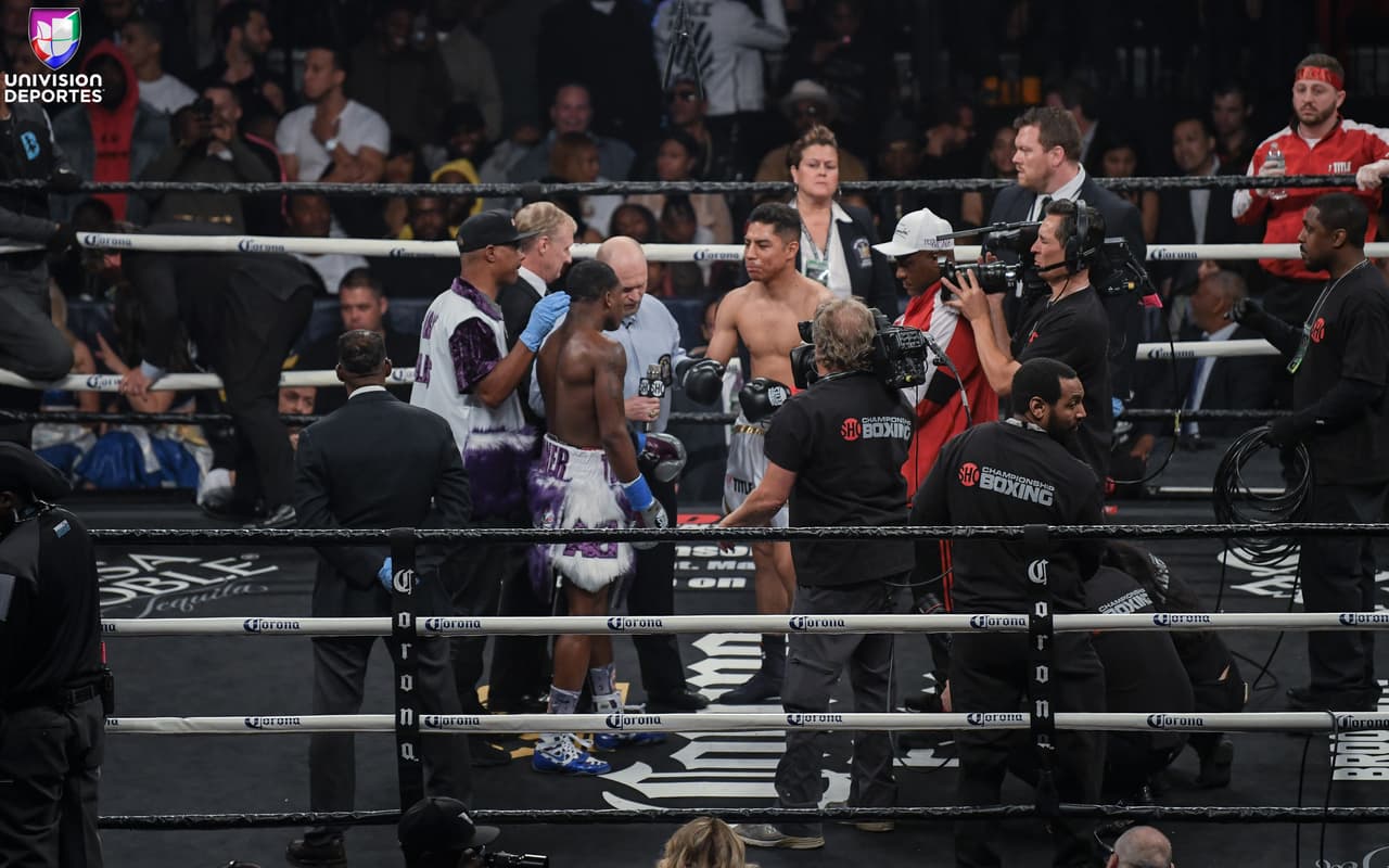Después de 12 rounds, los jueces entregaron tarjetas de 114-114, 114-114, y 115-113 a favor de Adrien Broner. Jessie Vargas se mostró dispuesto a una revancha, aunque Broner lució molesto por creer que había ganado la contienda.