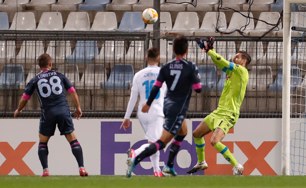 El Napoli del 'Chucky' Lozano se impone al Rijeka