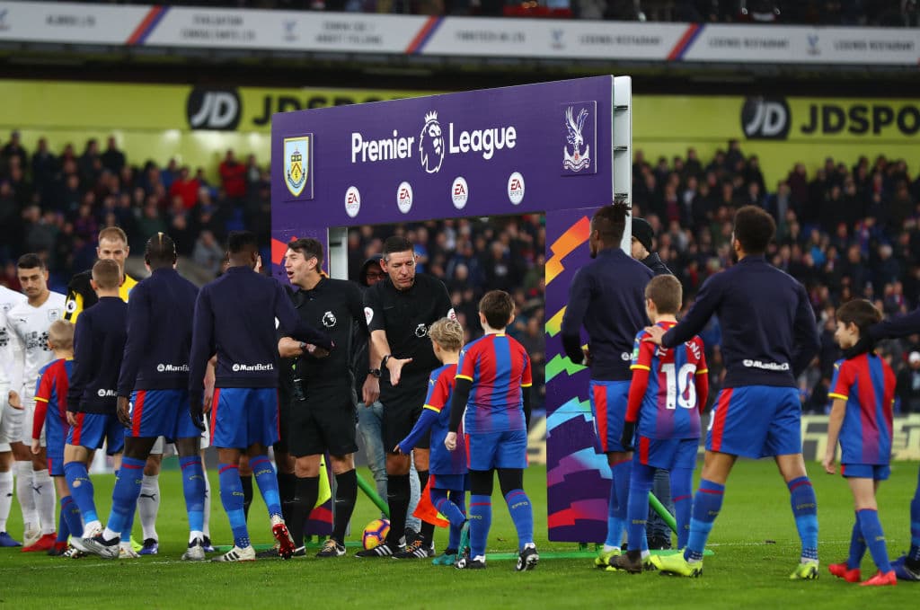 <b>Crystal Palace. </b>El equipo de Londres cobra 375 libras, $9,067 pesos, dentro de un paquete oro y 100 libras para los paquetes plata, siempre y cuando el niño porte la camiseta de la casa.