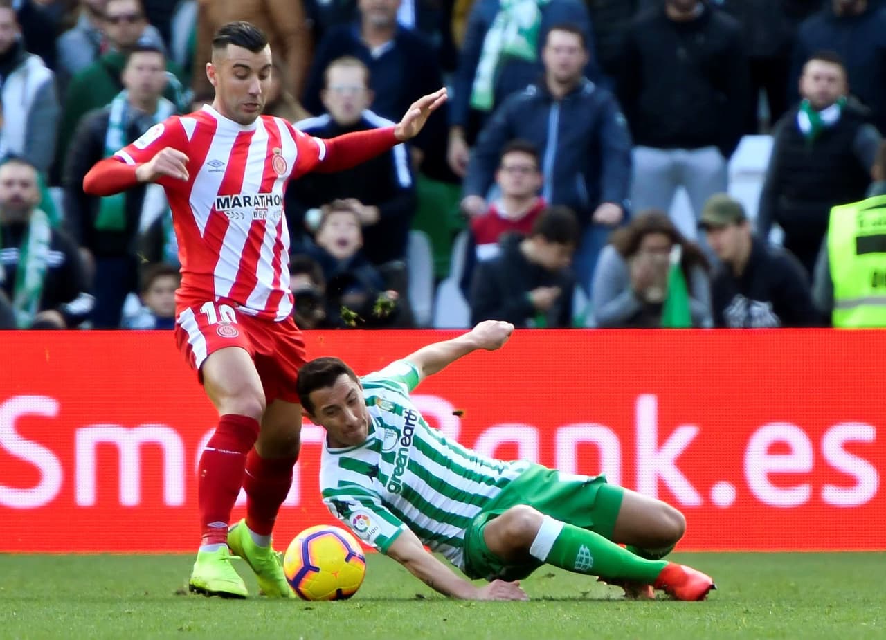 Guardado comenzó como titular en el estadio Benito Villamarín, que vivió un partido intenso entre dos equipos de momento muy similar en la Liga de España.