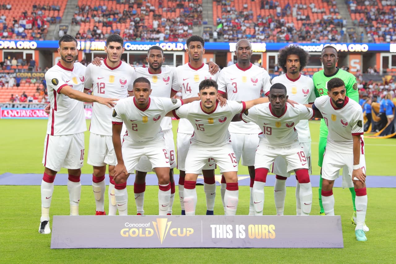 Qatar debutó con esta alineación. Cabe recordar que la selección dirigida por el español Félix Sánchez Bas fue invitada a la Copa Oro al ser el anfitrión del próximo Mundial.