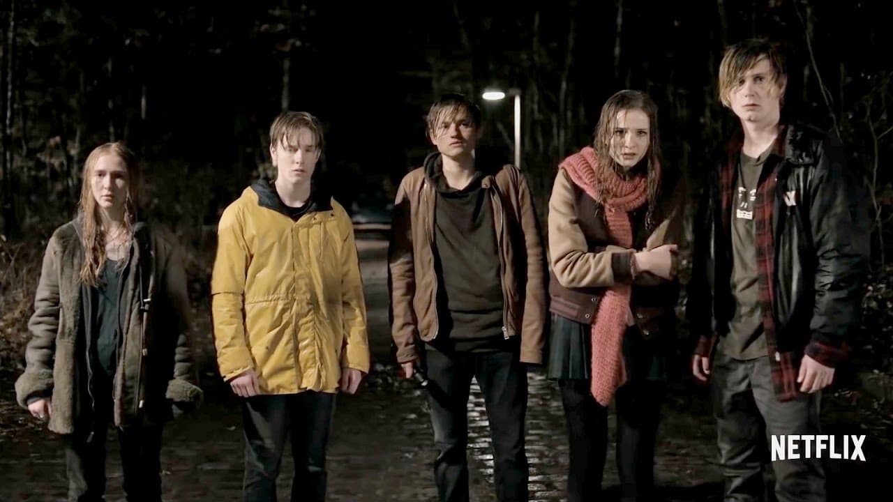 Saga familiar con un giro sobrenatural, "Dark" se sitúa en un pueblo alemán, donde dos misteriosas desapariciones dejan al descubierto las dobles vidas y las relaciones resquebrajadas entre estas cuatro familias.
<br>