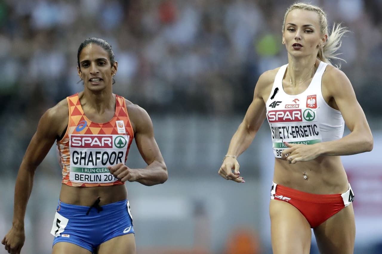 Madeia Ghafoor (izq.) estaba clasificada para los Campeonatos Mundiales.