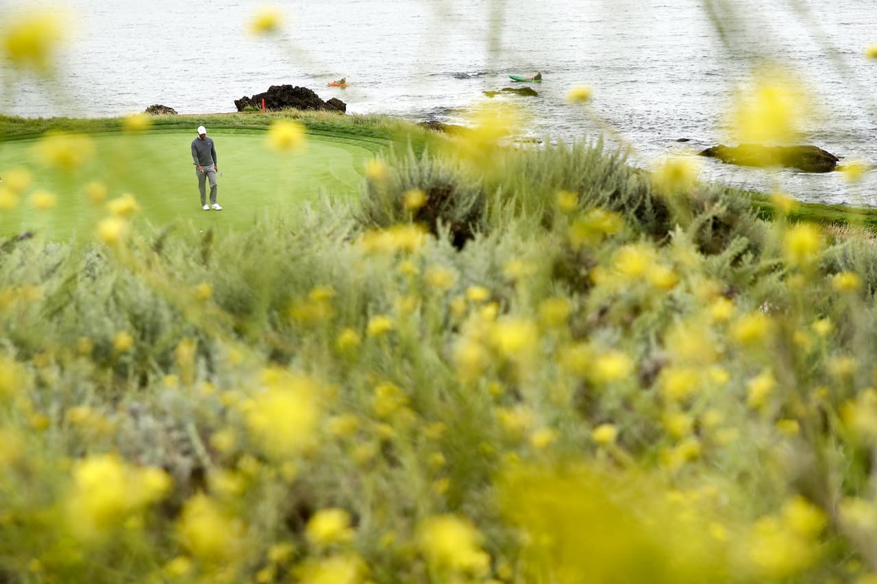 El campo de Pebble Beach en California ofrece postales espectaculares en el US Open de golf, el tercer torneo de 'Grand Slam' de la temporada de ese deporte.