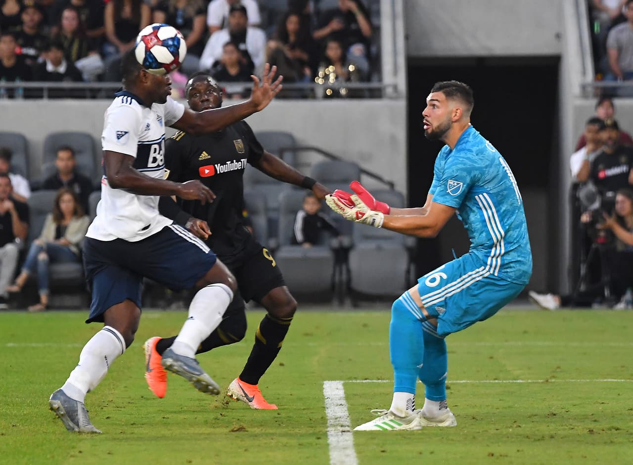 Un autogol de Andy Rose (35') y un gol de Adama Diomande (centro) al 41' le dieron la ventaja de 2-1 en el primer tiempo a LAFC.