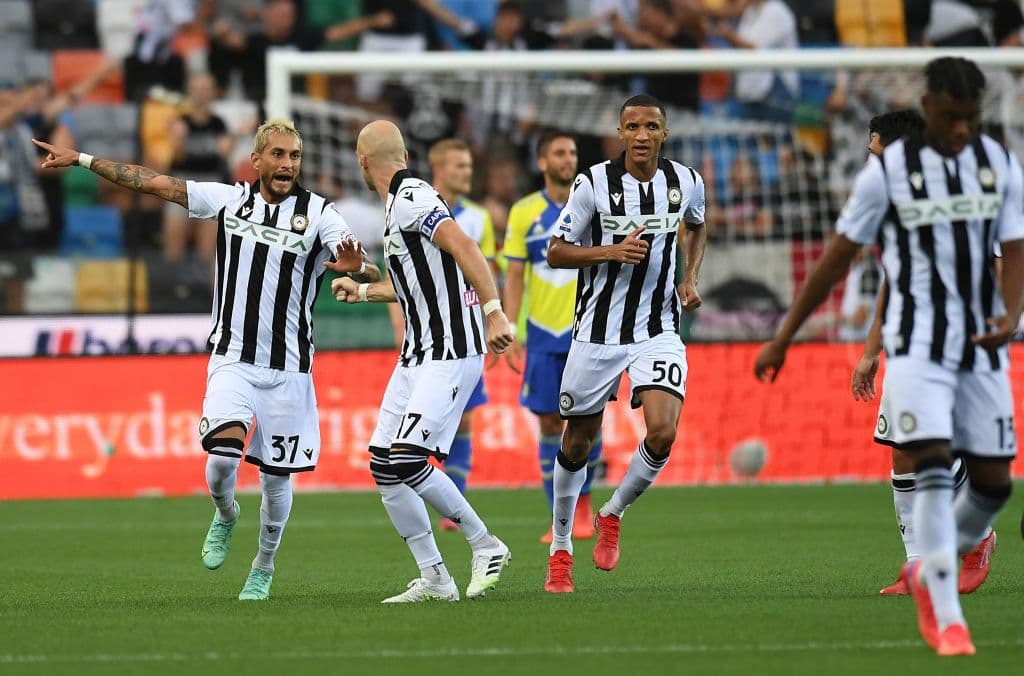 Se empata el partido entre la Juventus y Udinese en la Serie A, con marcador de 2-2. Los de la Veccia Signora ganaban el partido durante la primera mitad con goles de Paulo Dybala y Guillermo Cuadrado, pero Roberto Pereyra convirtió penal y gol para los visitantes, seguido de Gerard Deulofeu; Cristiano anotó el tercero pero fue anulado.