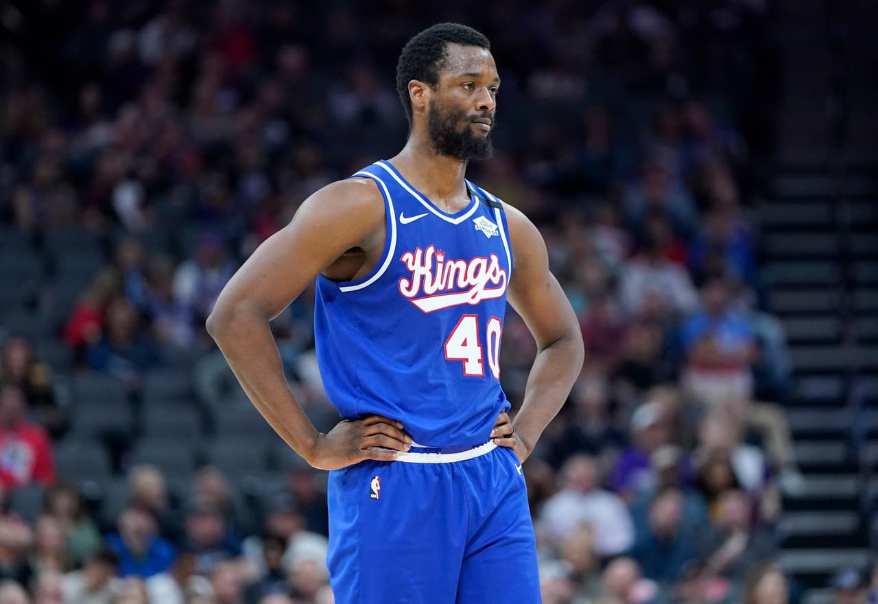 El veterano guardia de los Sacramento Kings, Harrison Barnes, dio positivo al coronavirus.