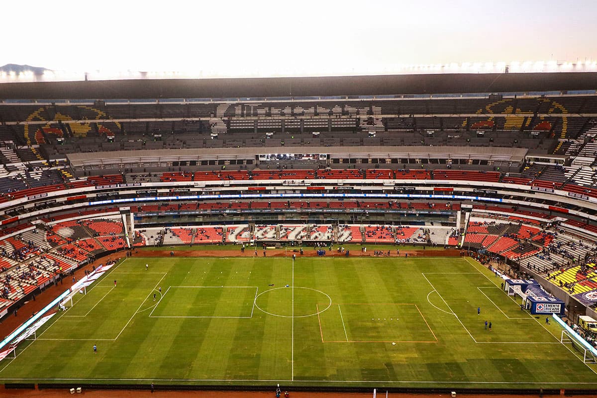 En mucho mejor estado se encuentra ahora la cancha del Estadio Azteca luego de la pausa de partidos y los arreglos realizados.