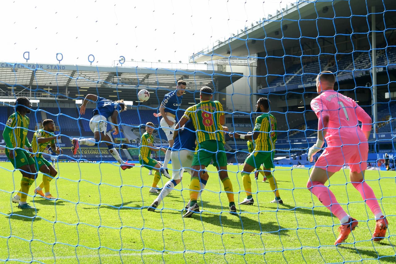 Calvert-Lewin (31’, 62’, 66’) hizo hat-trick, James Rodríguez (45’) se estrenó y Michael Keane (54’) completó los goles de Everton.