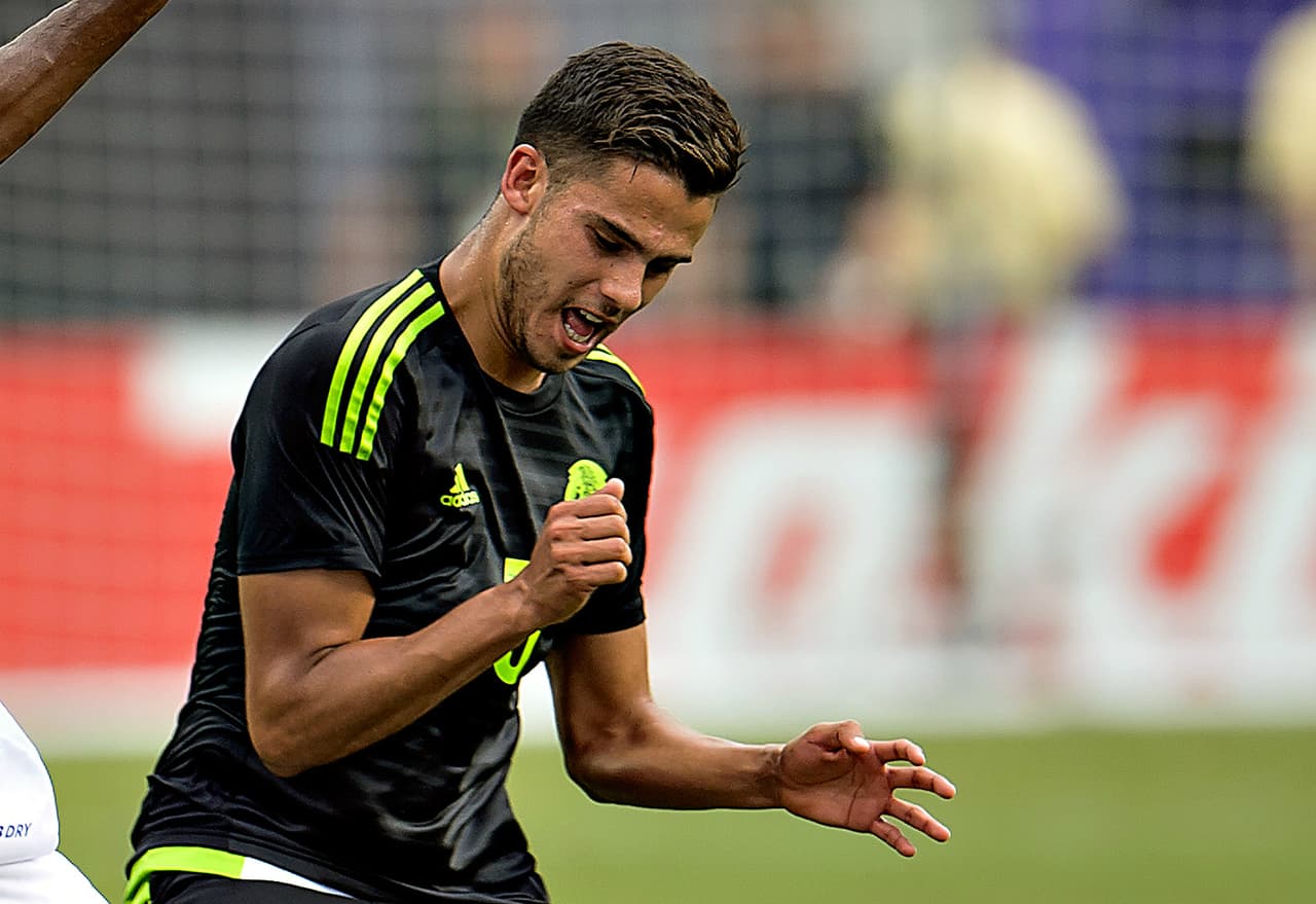 Diego Reyes: La pareja en la central del 'Maza' tuvo un partido aceptable, Reyes metió la pierna cuando fue necesario y salía con balón controlado: Calificación 9