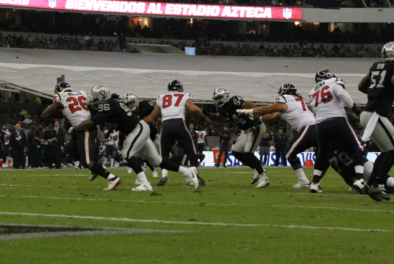 Te presentamos las mejores imágenes que nos dejó el juego entre Raiders y Texans en la cancha del estadio Azteca de la ciudad de México.