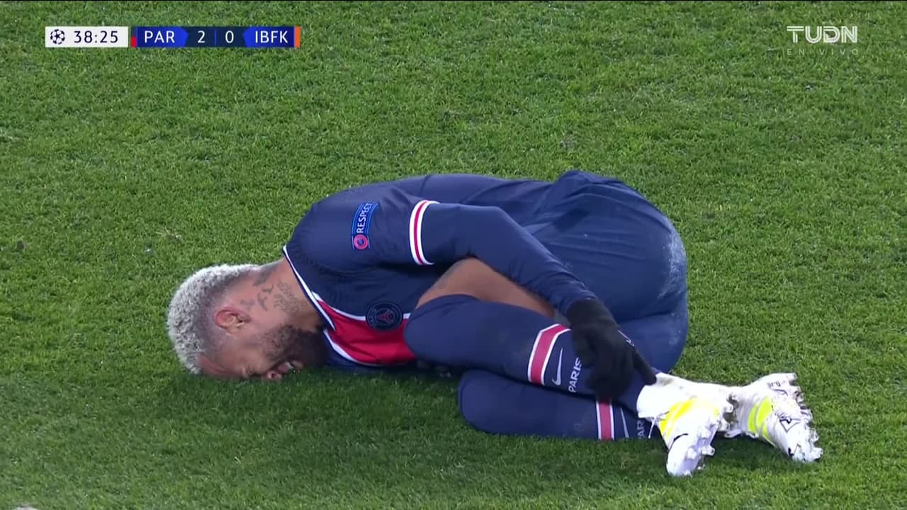 ¡GOOOL! Mitchel Bakker anota para Paris Saint-Germain.