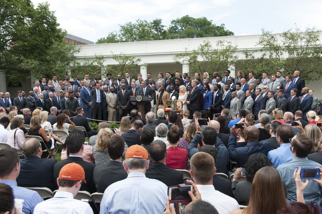 El campeón del Super Bowl visitó la Casa Blanca. Dale un vistazo al tiempo que los Denver Broncos pasaron con el presidente Barack Obama.