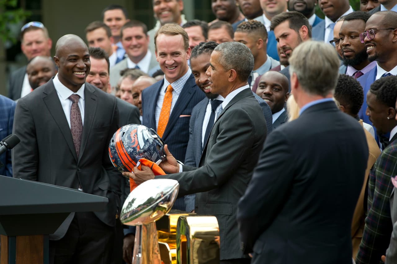 El campeón del Super Bowl visitó la Casa Blanca. Dale un vistazo al tiempo que los Denver Broncos pasaron con el presidente Barack Obama.