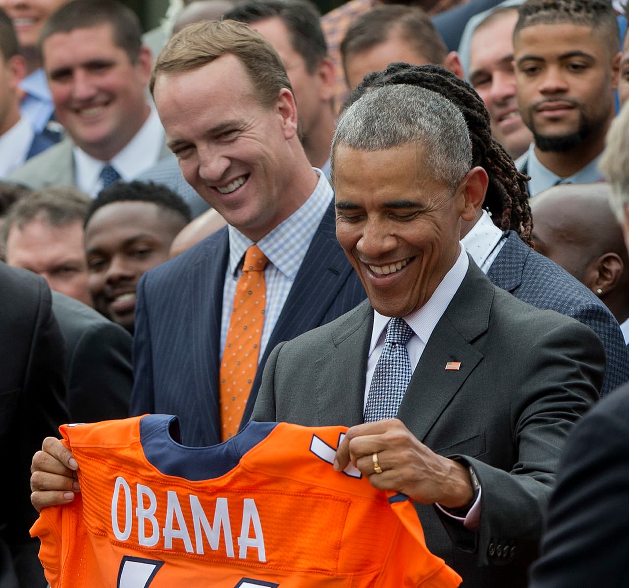El campeón del Super Bowl visitó la Casa Blanca. Dale un vistazo al tiempo que los Denver Broncos pasaron con el presidente Barack Obama.