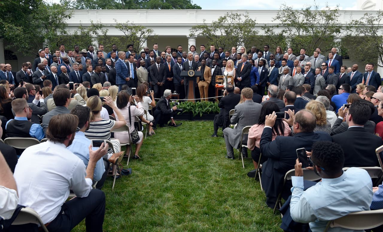 El campeón del Super Bowl visitó la Casa Blanca. Dale un vistazo al tiempo que los Denver Broncos pasaron con el presidente Barack Obama.