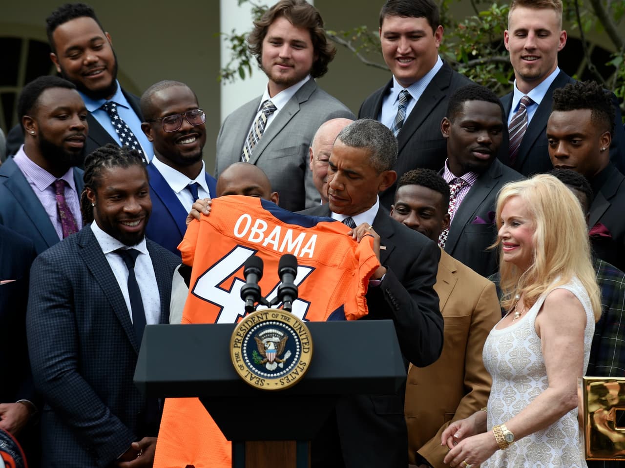 El campeón del Super Bowl visitó la Casa Blanca. Dale un vistazo al tiempo que los Denver Broncos pasaron con el presidente Barack Obama.