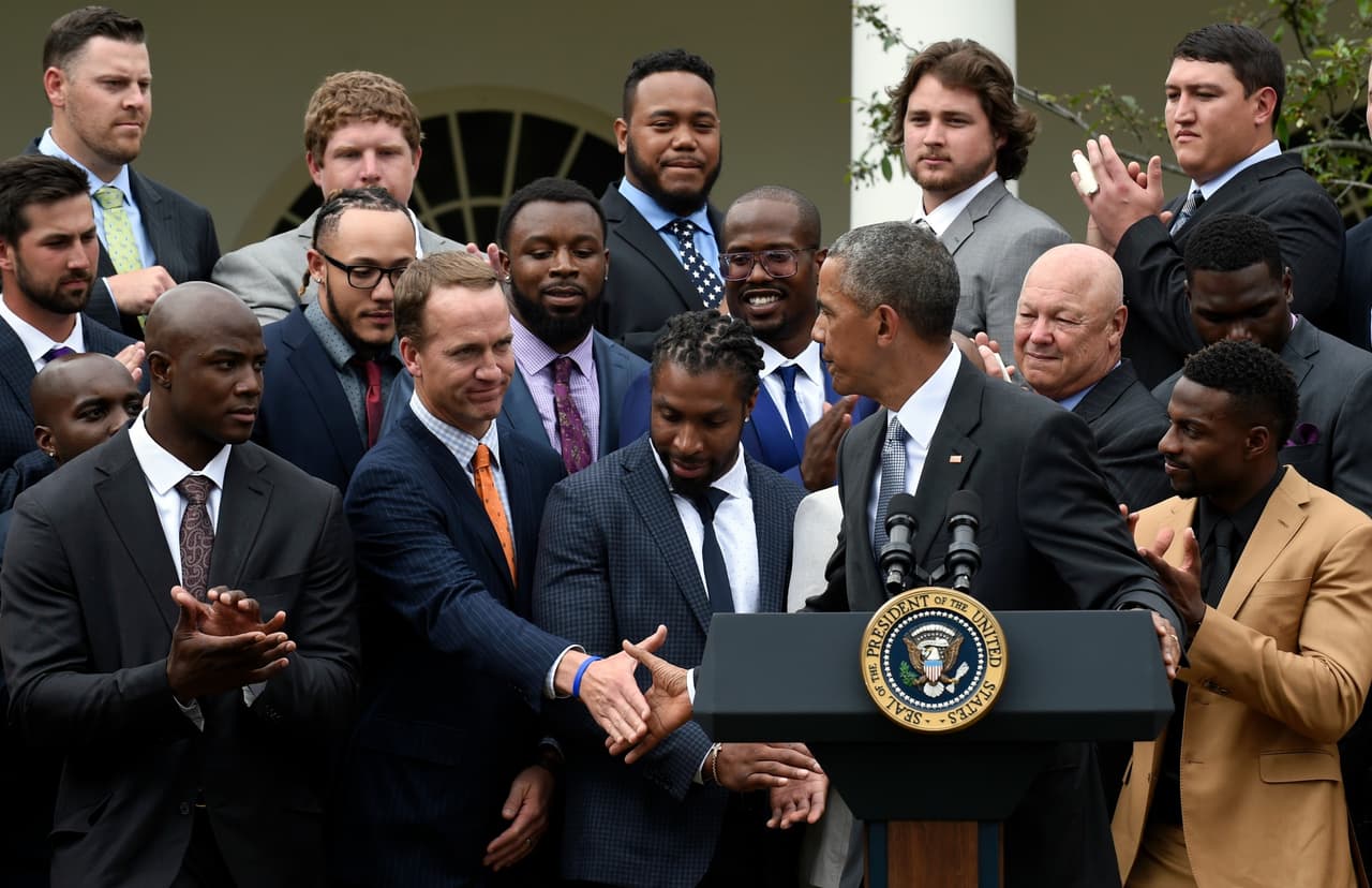 El campeón del Super Bowl visitó la Casa Blanca. Dale un vistazo al tiempo que los Denver Broncos pasaron con el presidente Barack Obama.