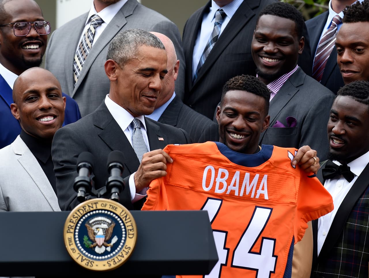 El campeón del Super Bowl visitó la Casa Blanca. Dale un vistazo al tiempo que los Denver Broncos pasaron con el presidente Barack Obama.