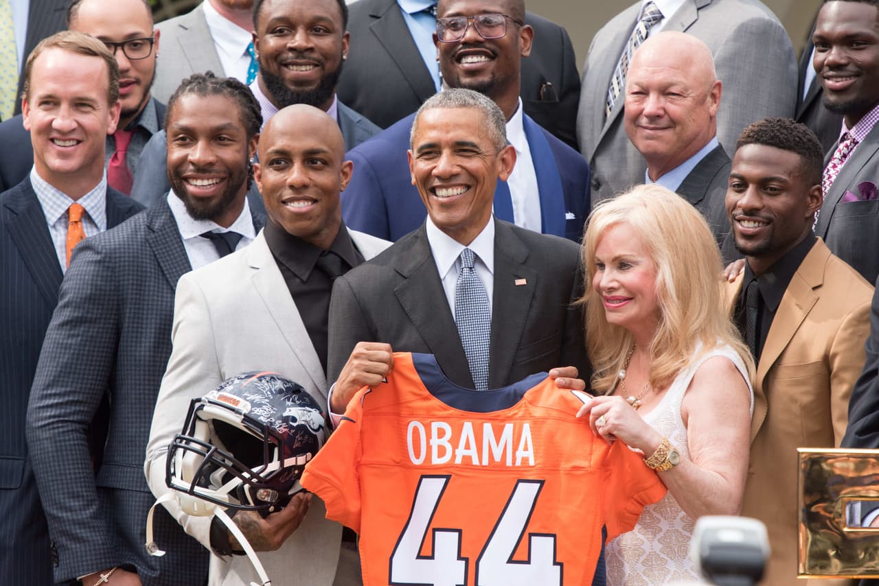 El campeón del Super Bowl visitó la Casa Blanca. Dale un vistazo al tiempo que los Denver Broncos pasaron con el presidente Barack Obama.