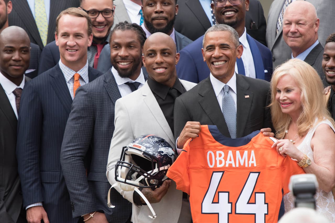 El campeón del Super Bowl visitó la Casa Blanca. Dale un vistazo al tiempo que los Denver Broncos pasaron con el presidente Barack Obama.