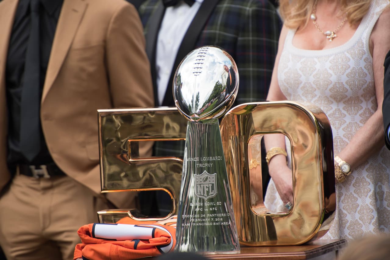 El campeón del Super Bowl visitó la Casa Blanca. Dale un vistazo al tiempo que los Denver Broncos pasaron con el presidente Barack Obama.