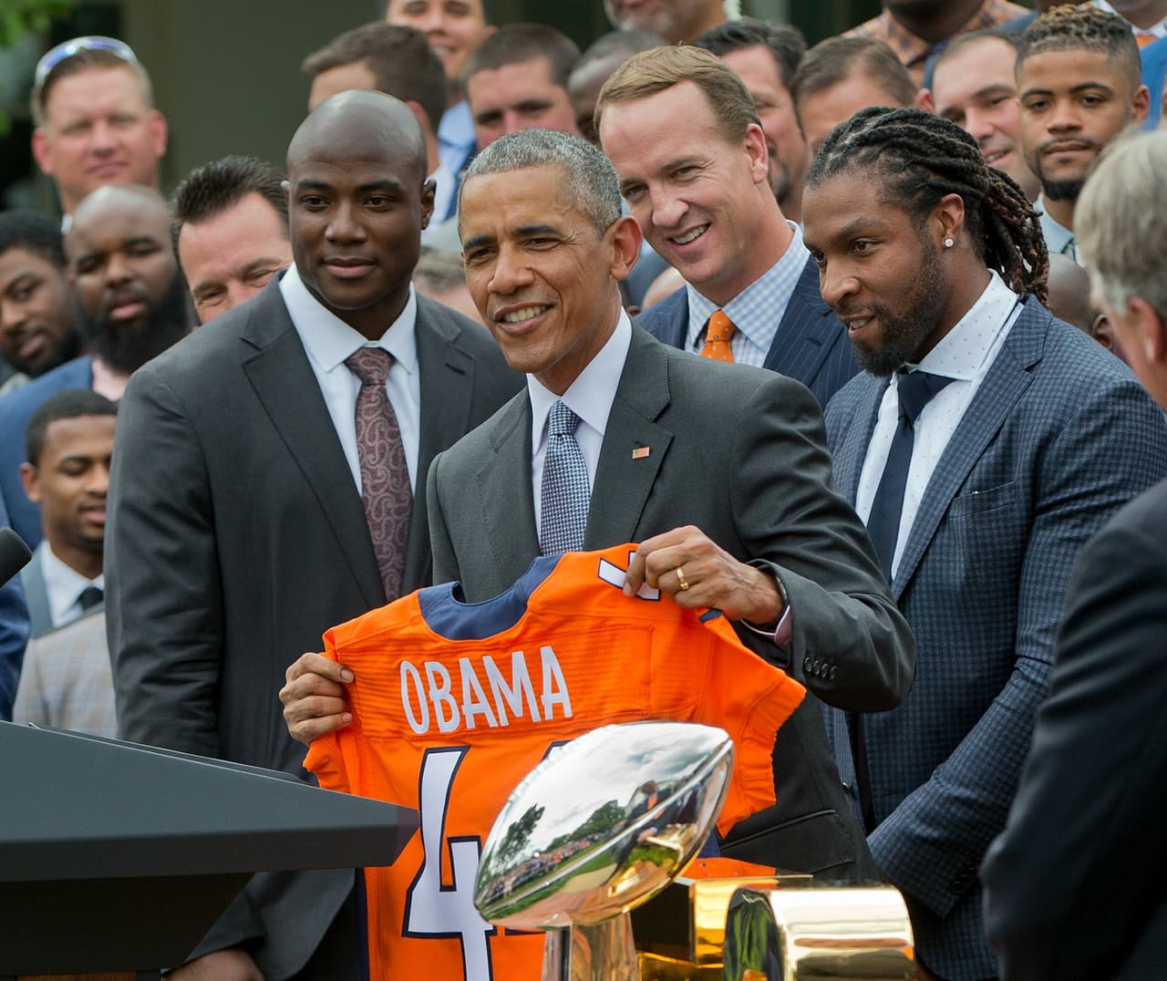 El campeón del Super Bowl visitó la Casa Blanca. Dale un vistazo al tiempo que los Denver Broncos pasaron con el presidente Barack Obama.