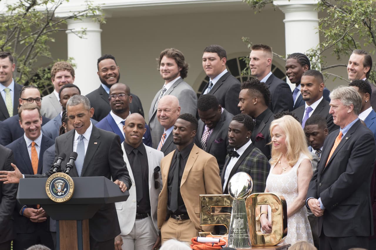 El campeón del Super Bowl visitó la Casa Blanca. Dale un vistazo al tiempo que los Denver Broncos pasaron con el presidente Barack Obama.