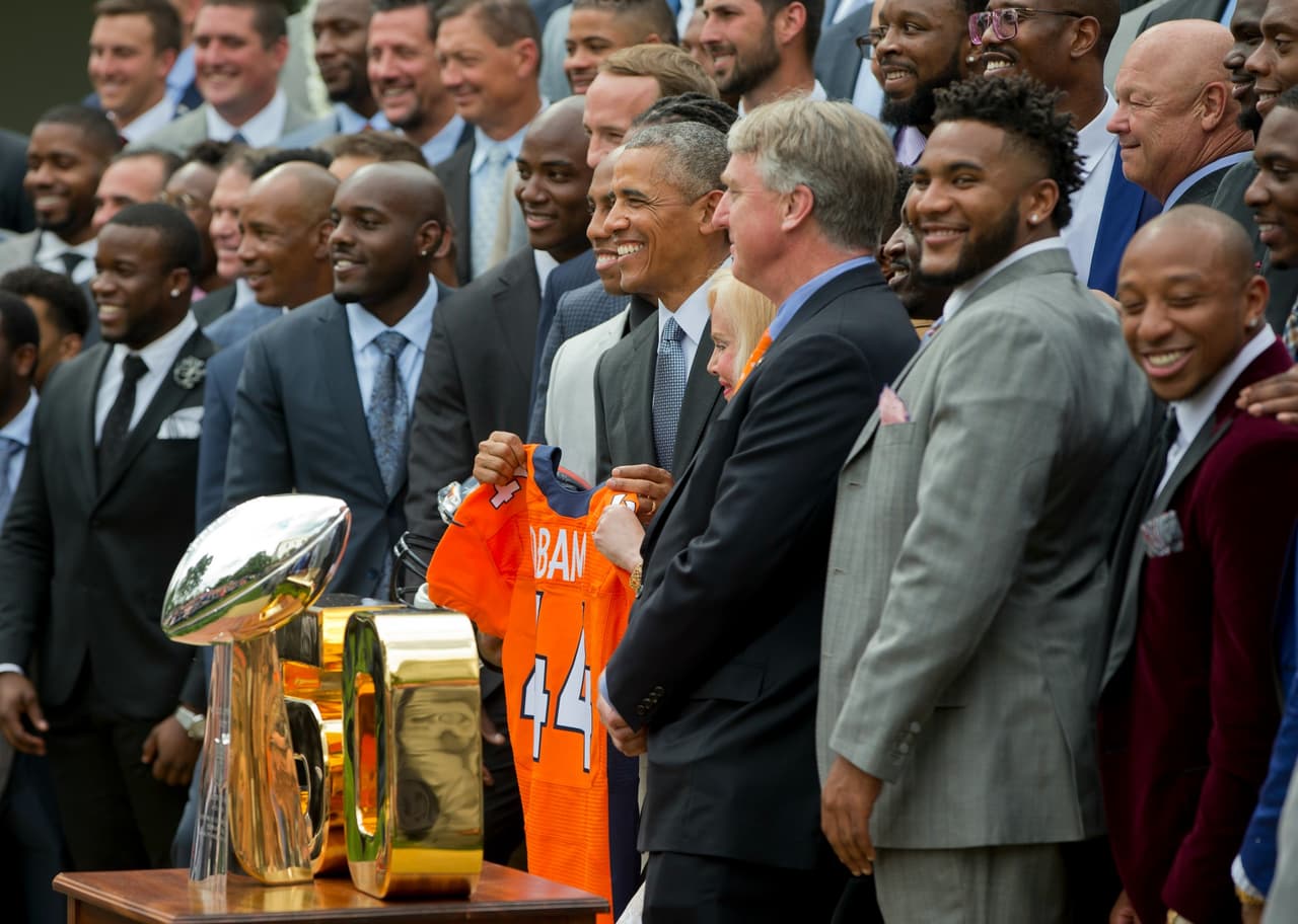 El campeón del Super Bowl visitó la Casa Blanca. Dale un vistazo al tiempo que los Denver Broncos pasaron con el presidente Barack Obama.