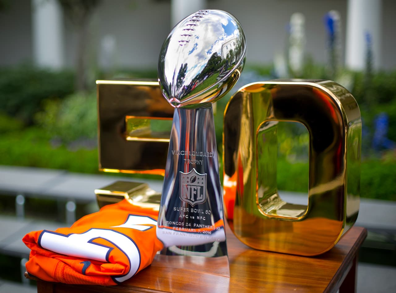 El campeón del Super Bowl visitó la Casa Blanca. Dale un vistazo al tiempo que los Denver Broncos pasaron con el presidente Barack Obama.