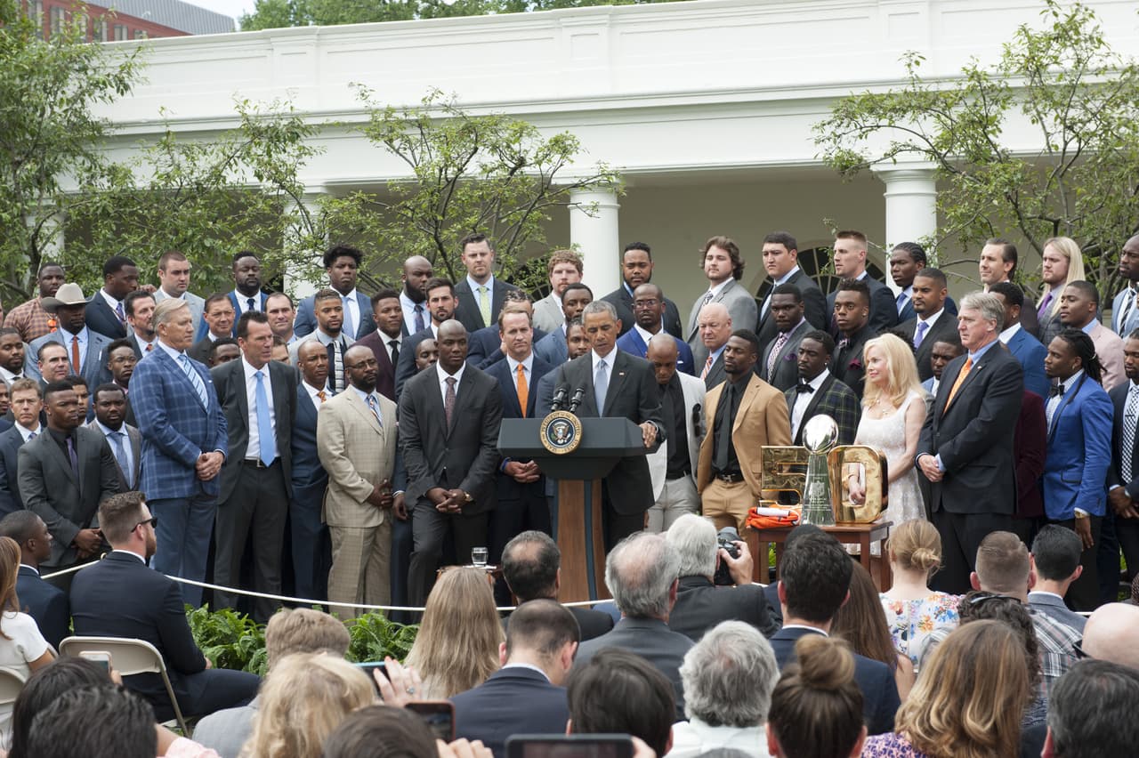 El campeón del Super Bowl visitó la Casa Blanca. Dale un vistazo al tiempo que los Denver Broncos pasaron con el presidente Barack Obama.