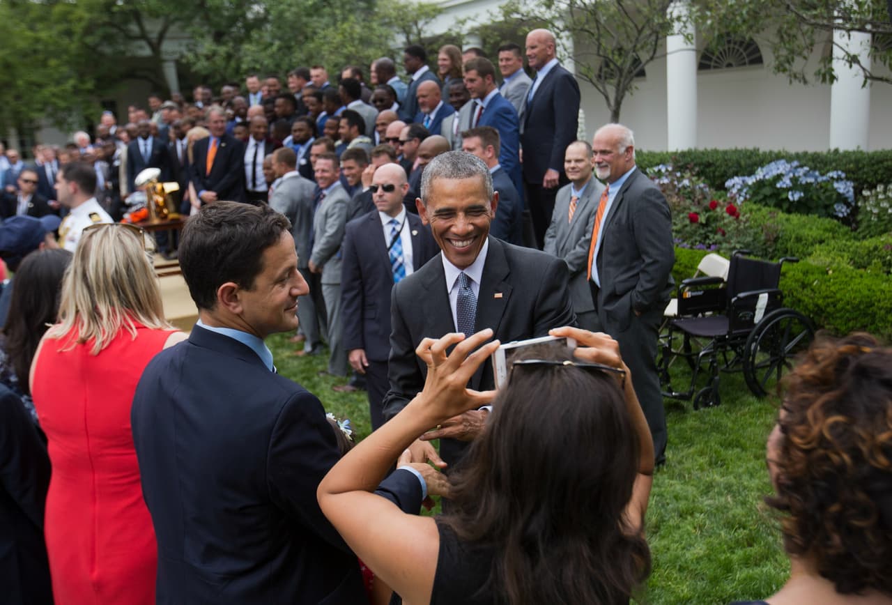 El campeón del Super Bowl visitó la Casa Blanca. Dale un vistazo al tiempo que los Denver Broncos pasaron con el presidente Barack Obama.