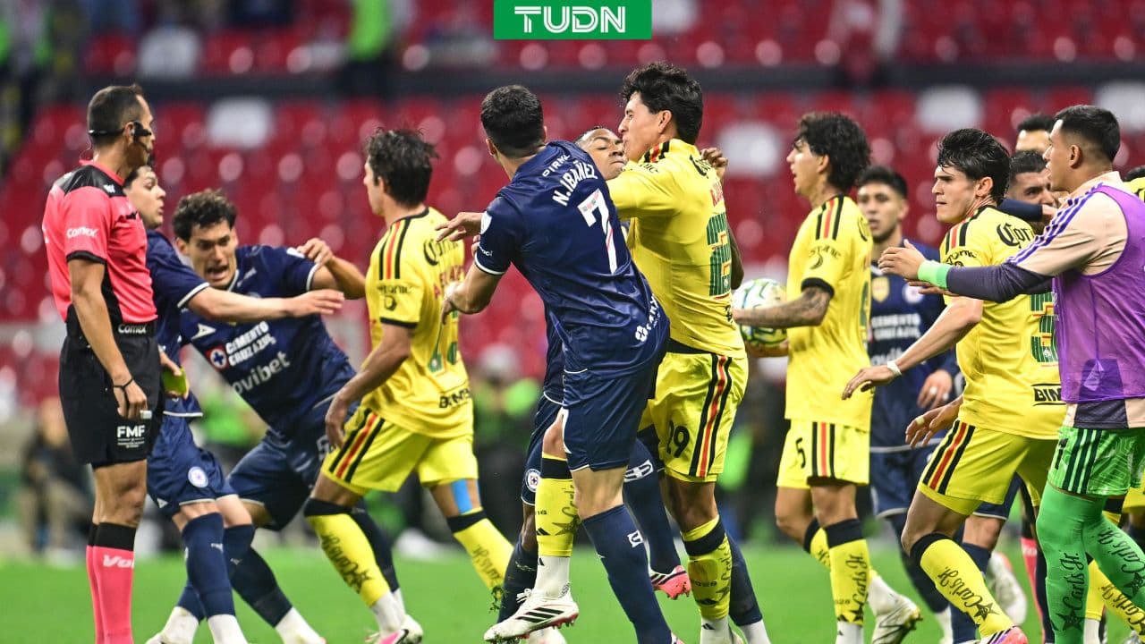 Momento exacto en el que se desata la bronca en el Cruz Azul vs. América