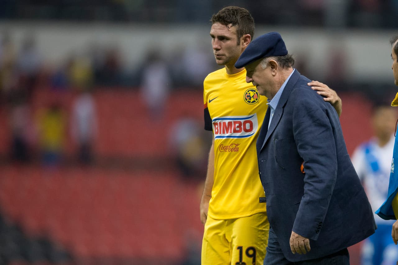 Manuel Lapuente, uno de los mejores entrenadores del futbol mexicano, logró títulos de liga y como seleccionador de México, consiguiendo el trofeo más importante a nivel selecciones: la Copa Confederaciones de 1999. En Liga MX, Manolo Lapuente hizo campeón al Necaxa, Puebla y América.