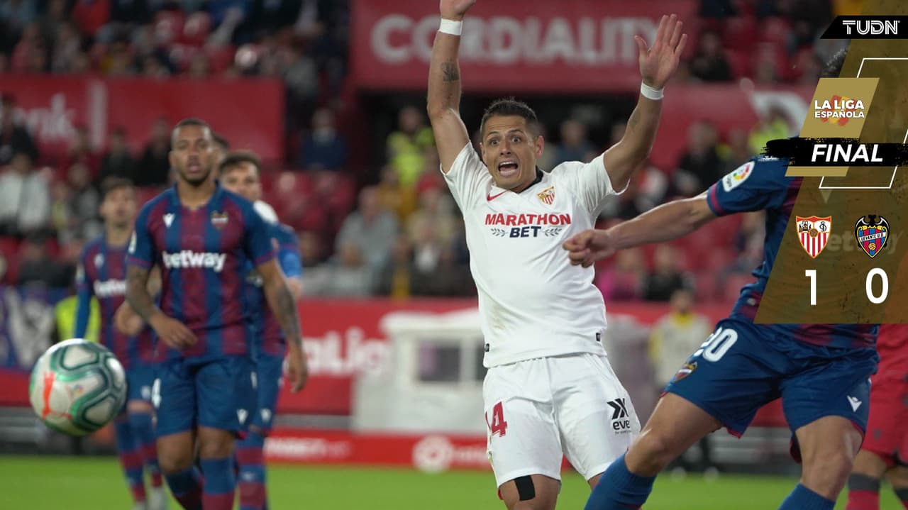 Luuk de Jong rescata al Sevilla; a Chicharito le anulan un gol