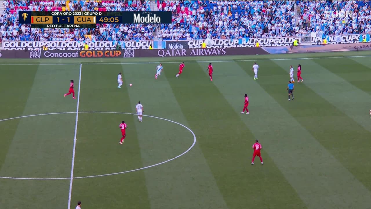 ¡TIRO ATAJADO! disparo por Andreaw Gravillon.