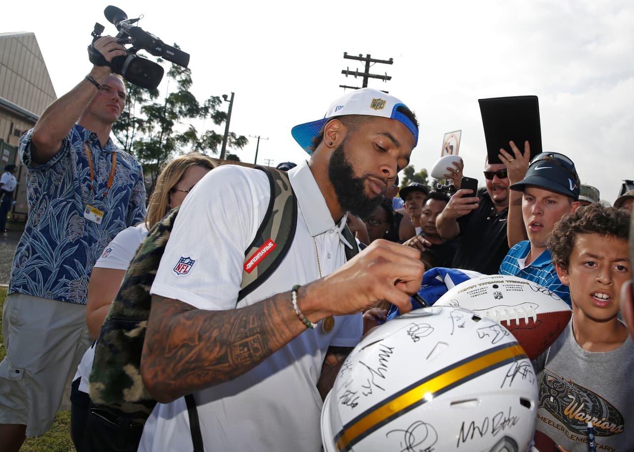 Todos por un autógrafo de Odell Beckham Jr.