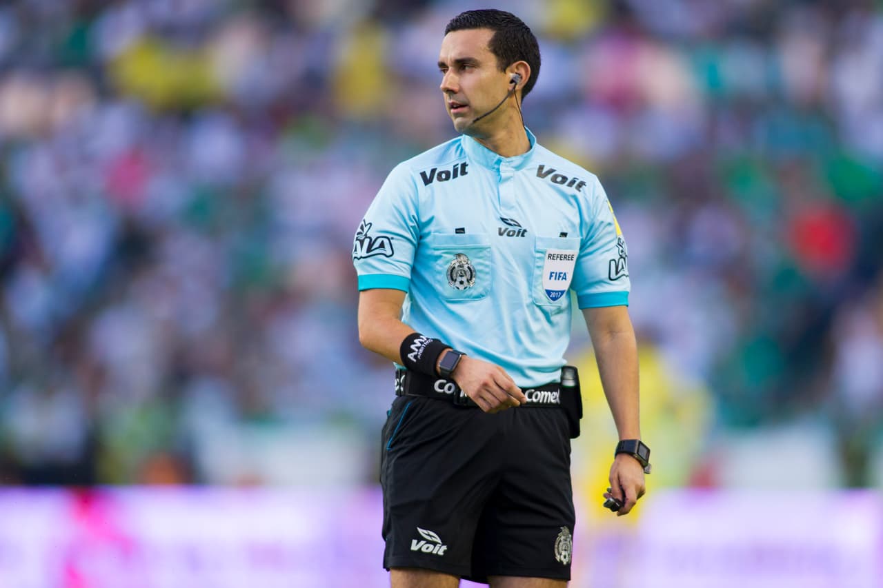 La Federación Internacional de Historia y Estadística (IFFHS) publicó un listado de los mejores árbitros, tras análisis entre expertos de 91 países, donde el mexicano César Arturo Ramos quedó de 20.