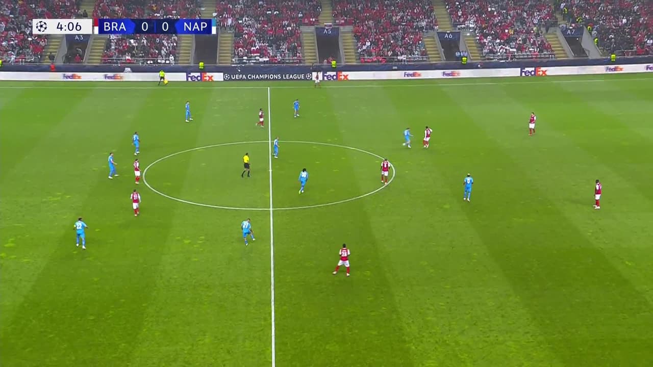 ¡TIRO ATAJADO! disparo por Victor Osimhen.