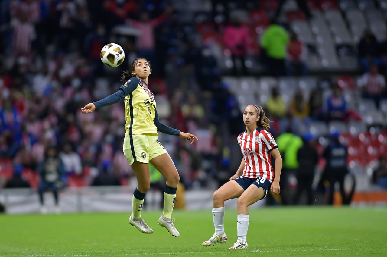 América y Chivas protagonizaron un Clásico entretenido en el Azteca en la Ida de Cuartos de Final, con saldo favorable para las de casa por marcador de 2-1.