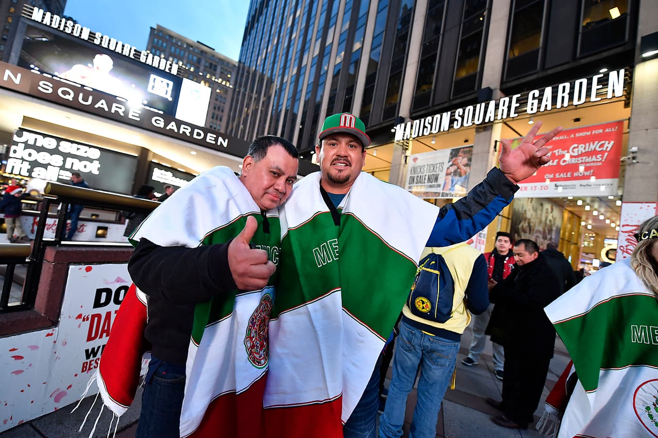 Los mexicanos llegan al Madison Square Garden para el combate entre Saúl 'Canelo' Álvarez y Rocky Fielding.